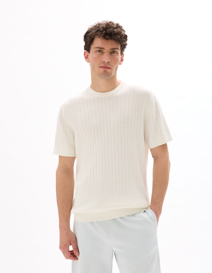 camiseta de punto de cuello redondo y corte regular