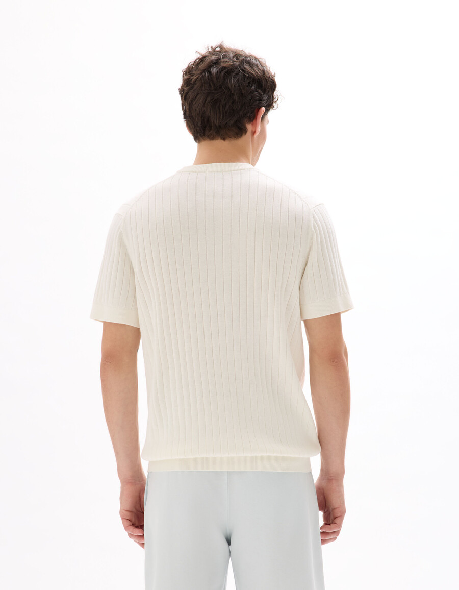 camiseta de punto de cuello redondo y corte regular