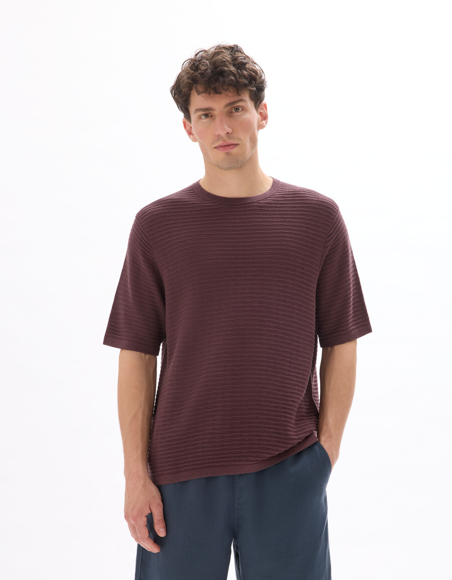camiseta de punto abierto con cuello redondo y corte cuadrado