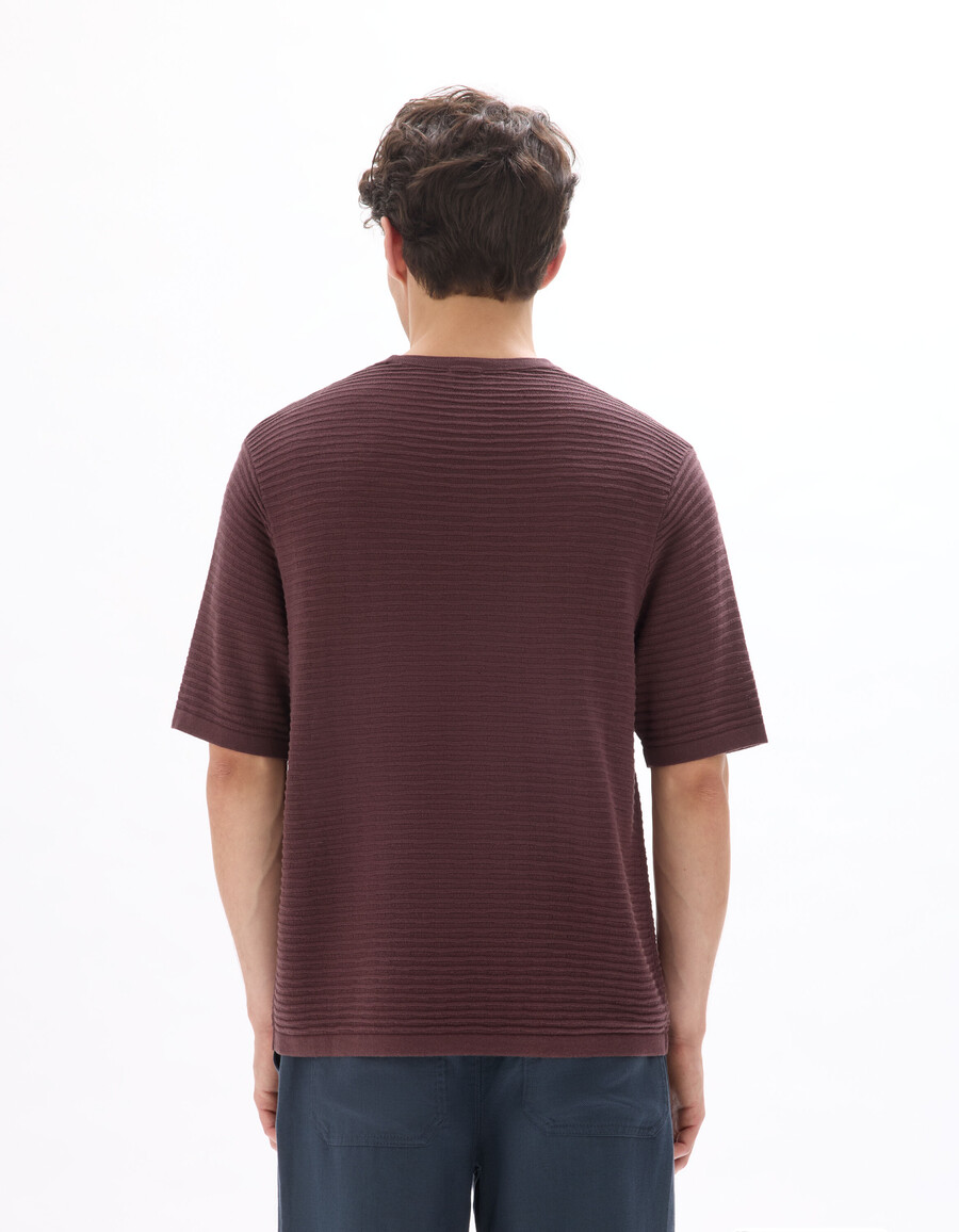 camiseta de punto abierto con cuello redondo y corte cuadrado