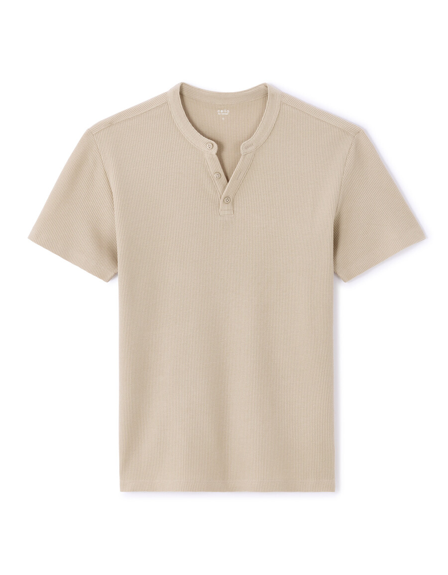 camiseta de corte regular con cuello henley y diseño gofrado 100 algodón
