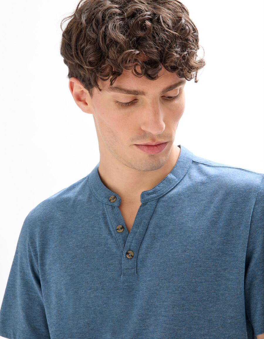 camiseta henley de corte regular