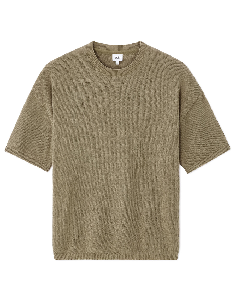 camiseta de punto con cuello redondo y corte cuadrado