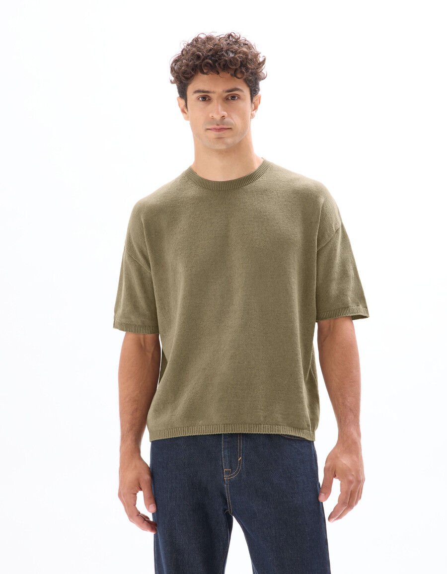 camiseta de punto con cuello redondo y corte cuadrado