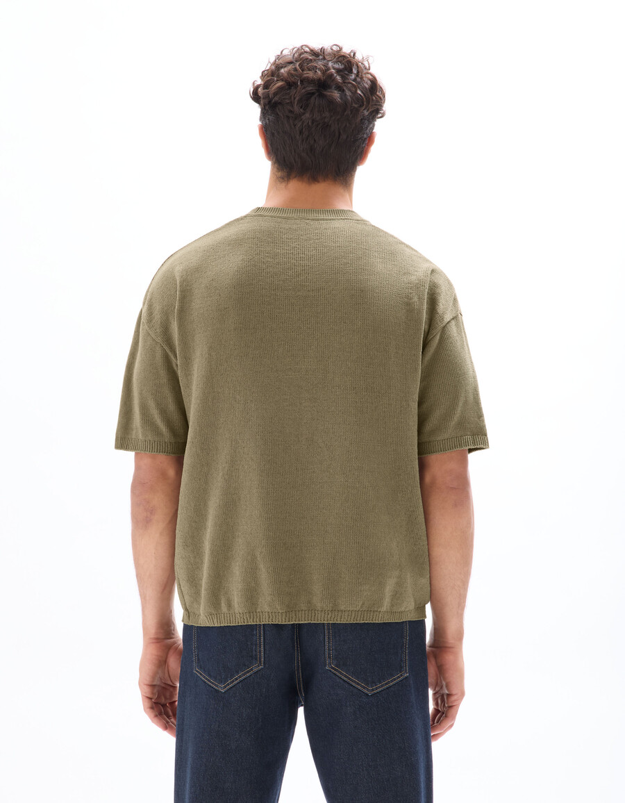 camiseta de punto con cuello redondo y corte cuadrado