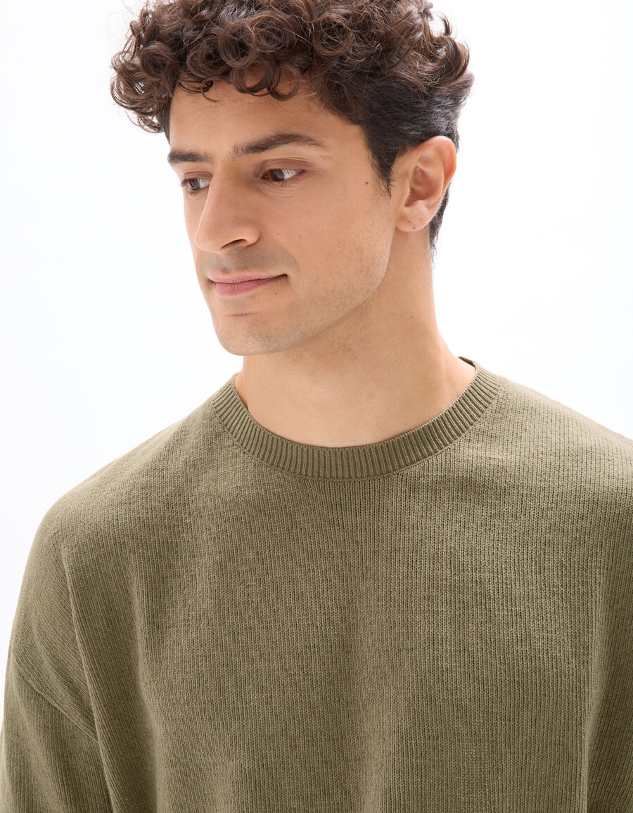 camiseta de punto con cuello redondo y corte cuadrado