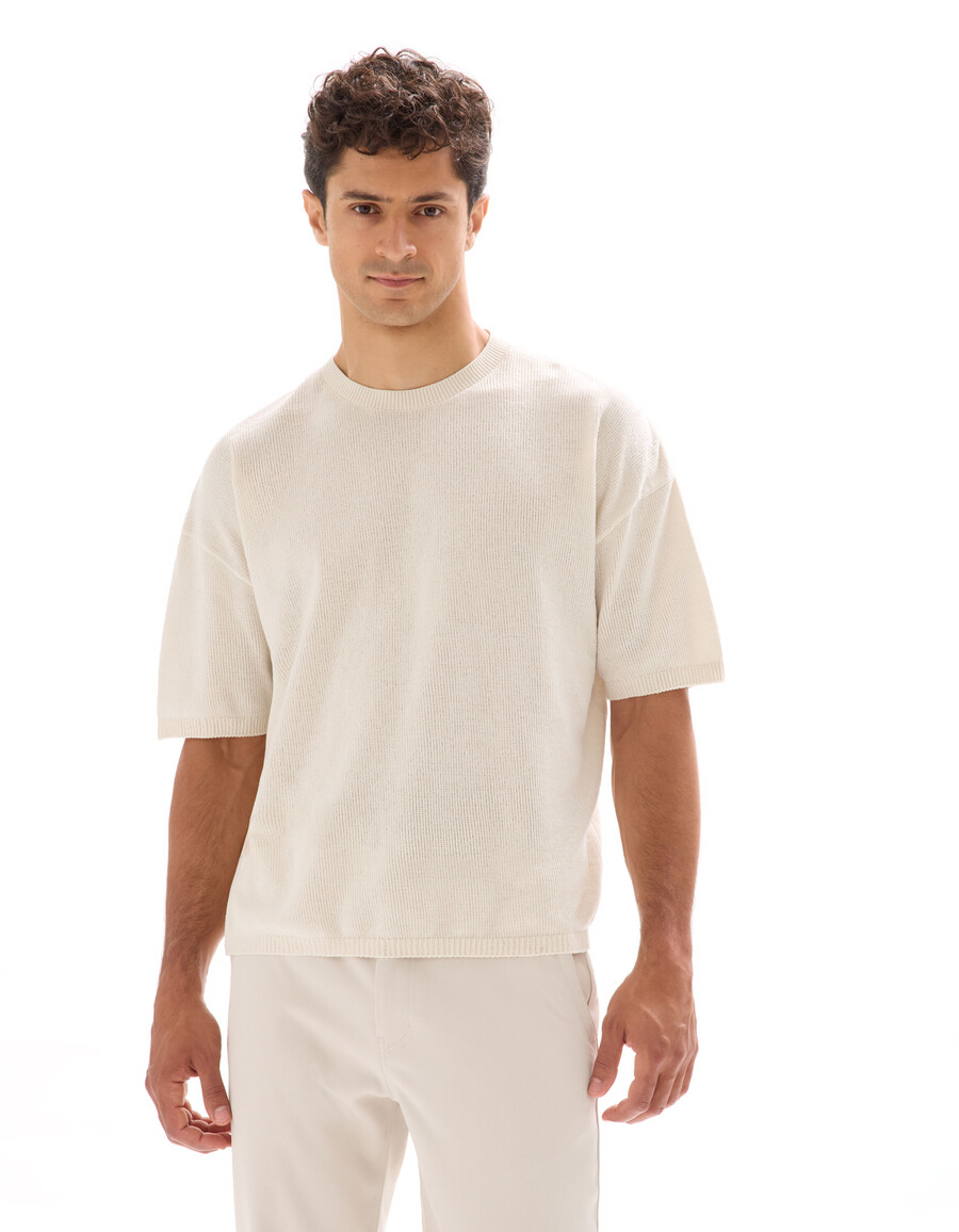 camiseta de punto con cuello redondo y corte cuadrado