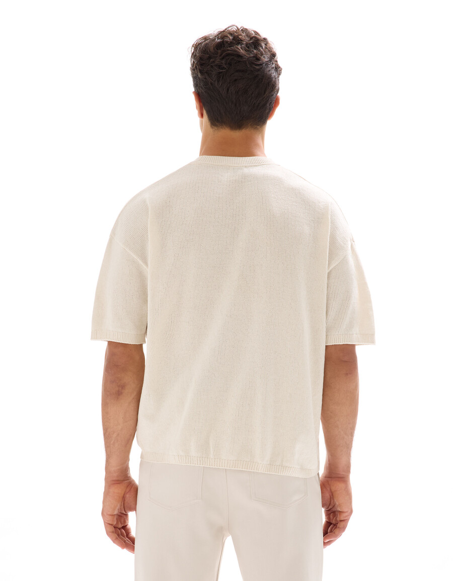 camiseta de punto con cuello redondo y corte cuadrado