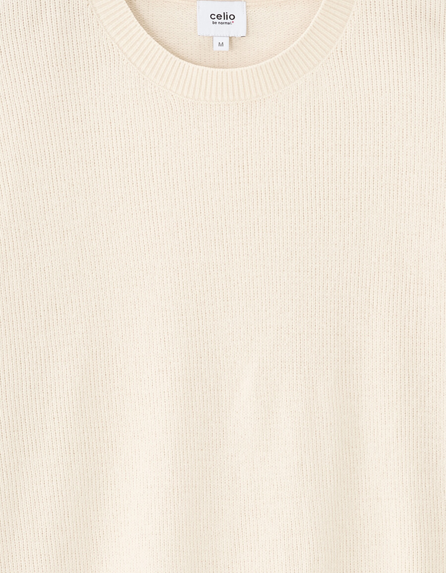 camiseta de punto con cuello redondo y corte cuadrado