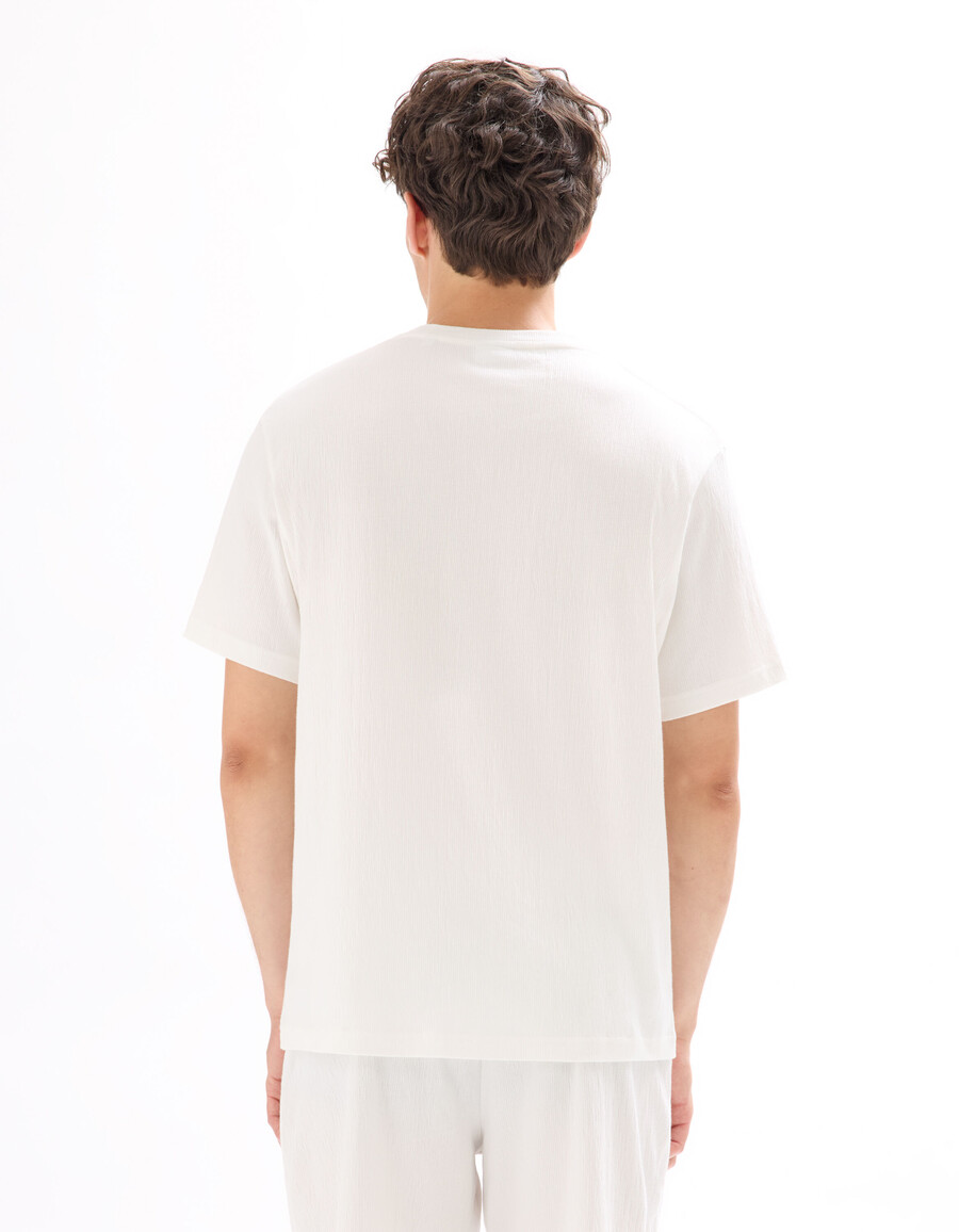 camiseta plisada de cuello redondo y corte cuadrado